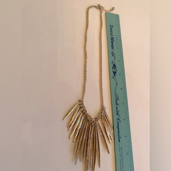 Boho Hold Feather 🪶Native-American Vibe Necklace For versatile Dressy to Casual - Picture 3 of 7